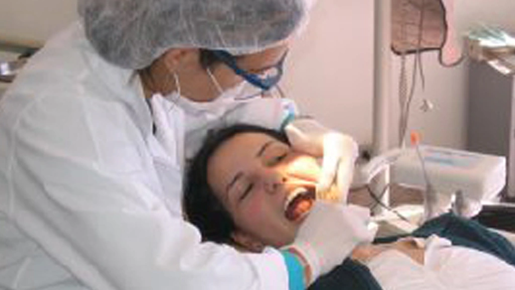 Modern Dental Vision - Professional dental clinic exterior with modern facilities