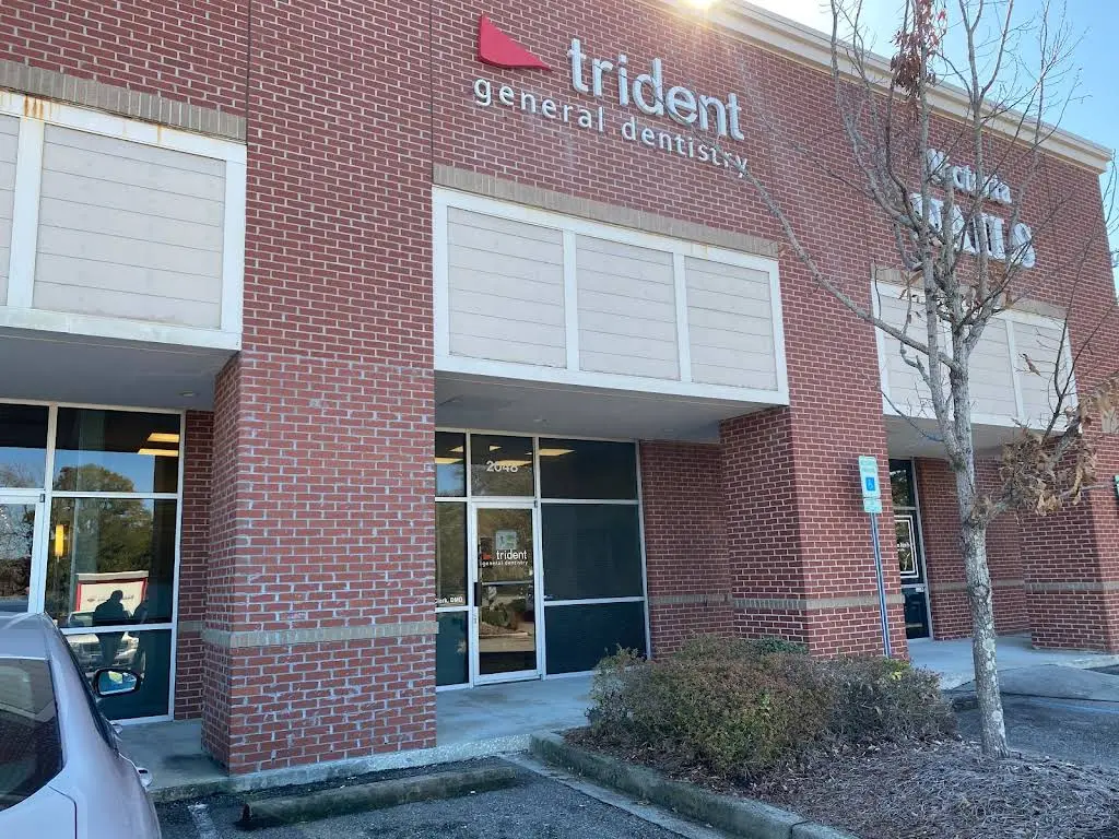 Trident Dental - West Ashley - Professional dental clinic exterior with modern facilities