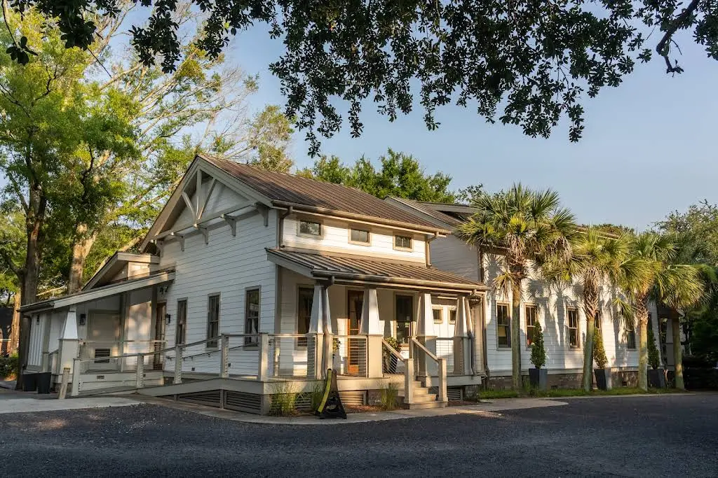 Peninsula Cosmetic & Family Dentistry - Professional dental clinic exterior with modern facilities