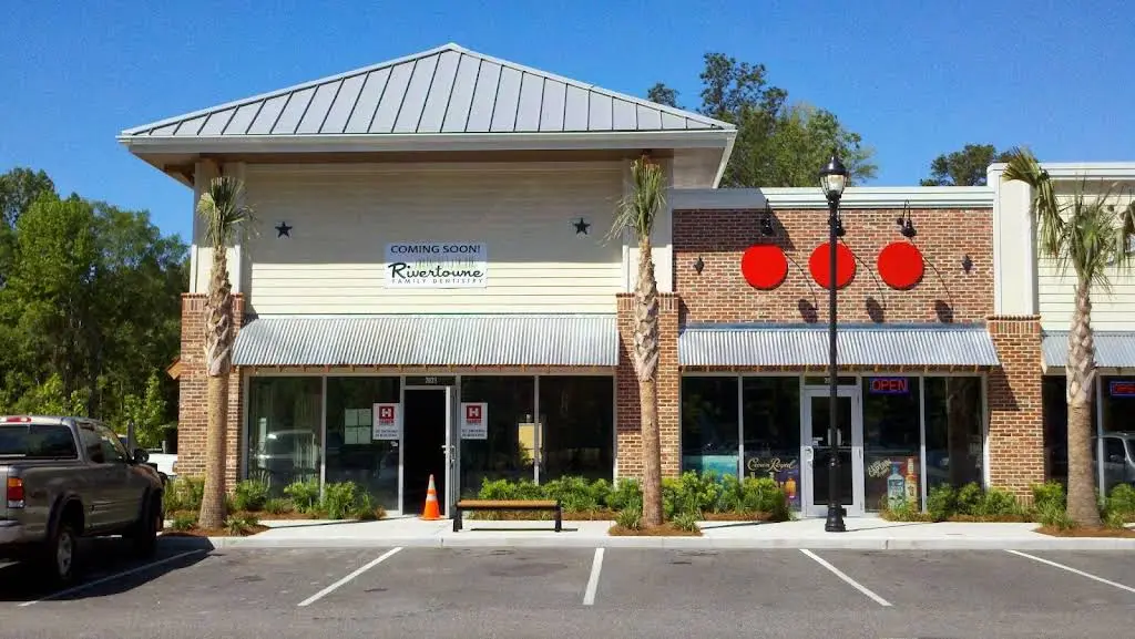 Rivertowne Family Dentistry - Professional dental clinic exterior with modern facilities