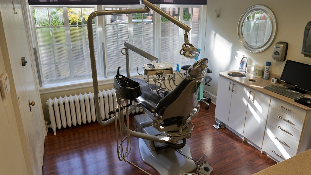 Ritt Dental - Professional dental clinic exterior with modern facilities