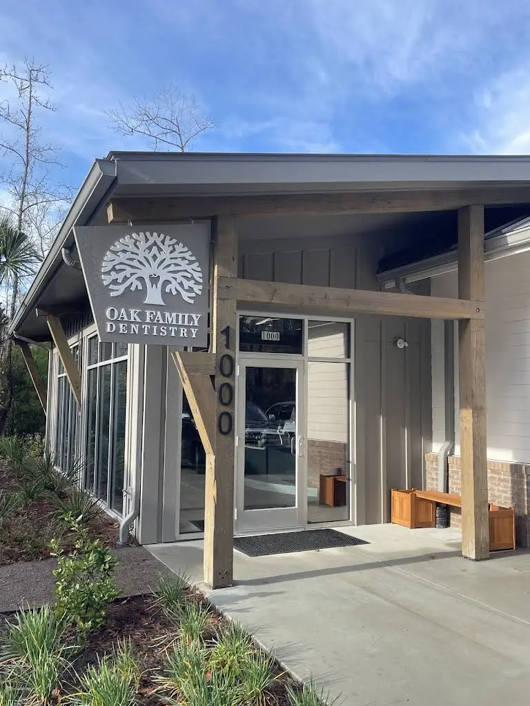 Oak Family Dentistry - Professional dental clinic exterior with modern facilities