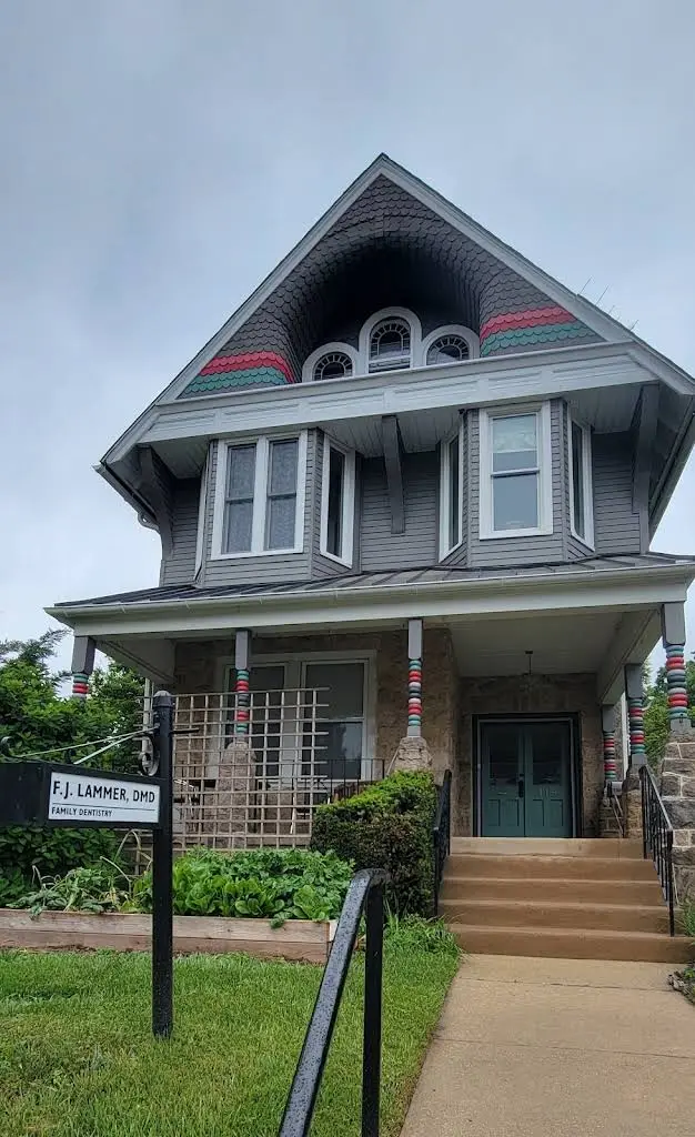 Francis J. Lammer D.M.D. - Professional dental clinic exterior with modern facilities