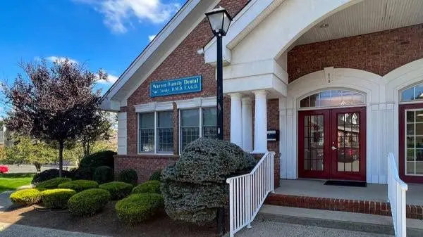 Warren Family Dental – A Dental365 Company - Professional dental clinic exterior with modern facilities