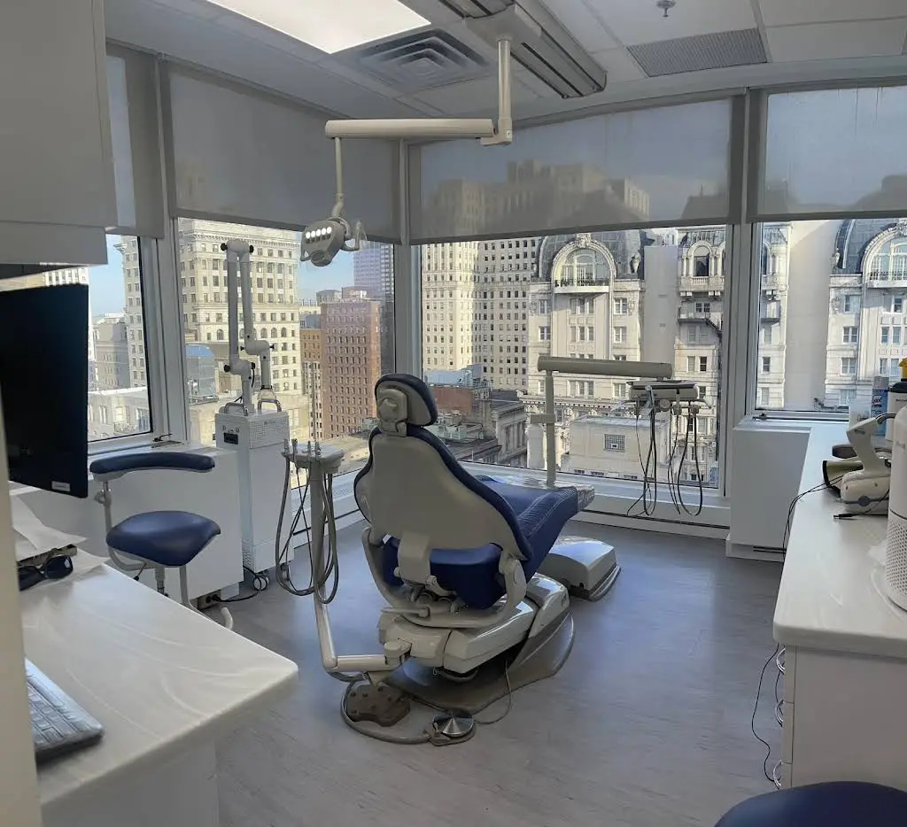 Locust Street Periodontics Implant Dentistry - Professional dental clinic exterior with modern facilities