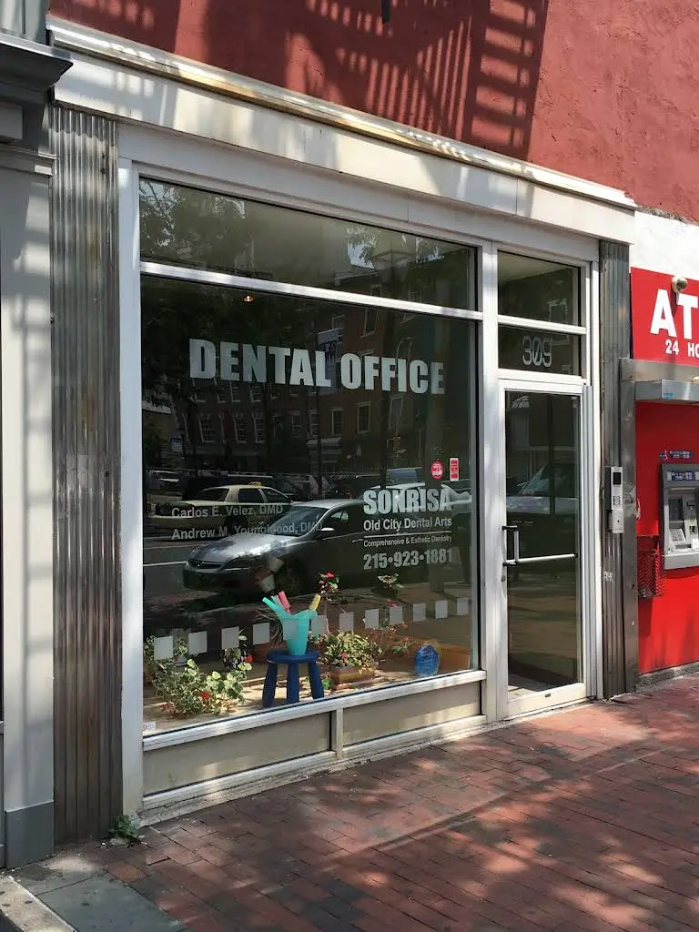 Sonrisa Old City Dental - Professional dental clinic exterior with modern facilities