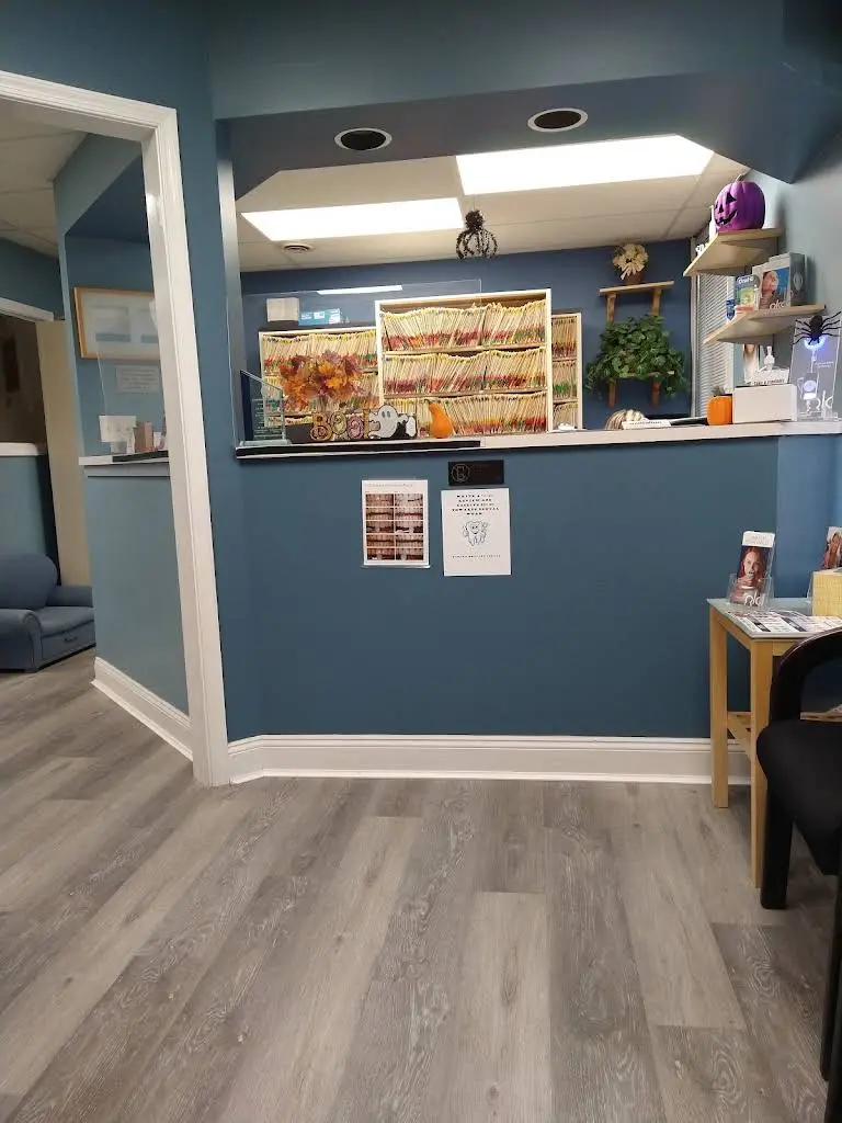 Family Holland Dental - Professional dental clinic exterior with modern facilities