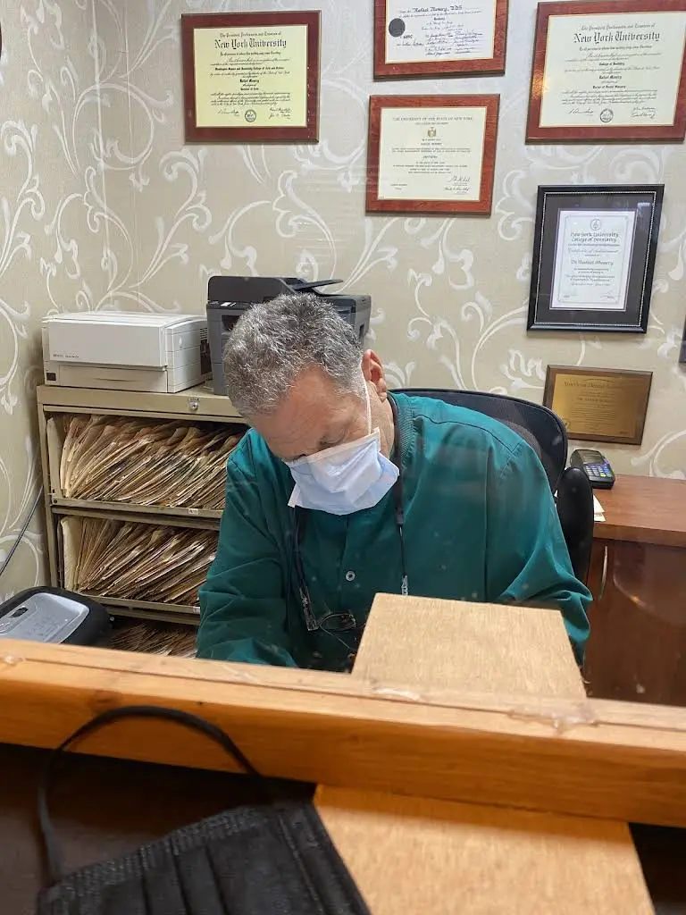 Dr. Rafael Mosery