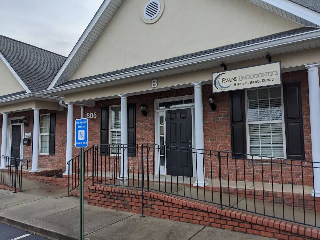 Evans Endodontics - Professional dental clinic exterior with modern facilities