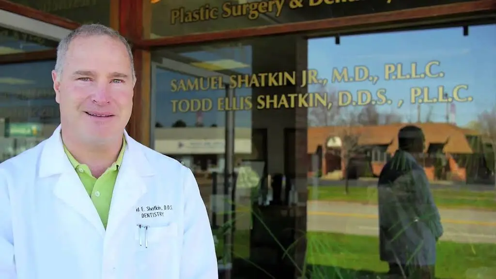 Shatkin Dental Health / Aesthetic Associates Centre - Professional dental clinic exterior with modern facilities