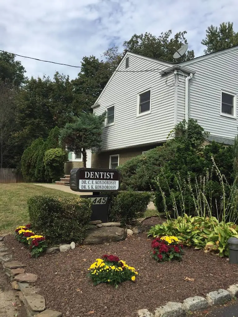 Stephen Kondorossy DMD - Professional dental clinic exterior with modern facilities