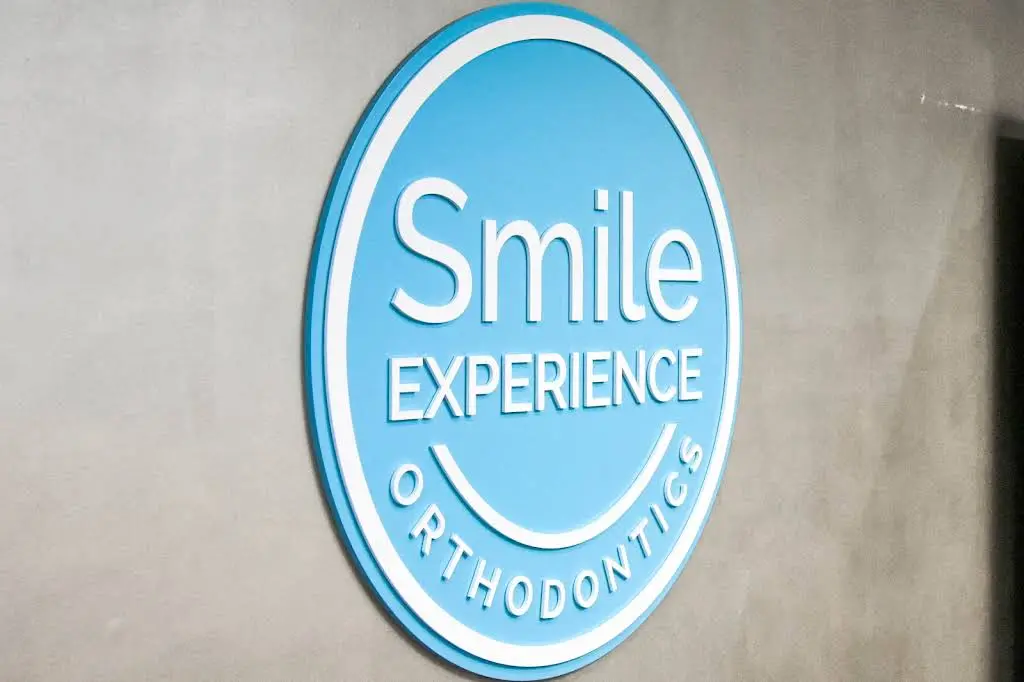 Smile Experience Orthodontics - Professional dental clinic exterior with modern facilities