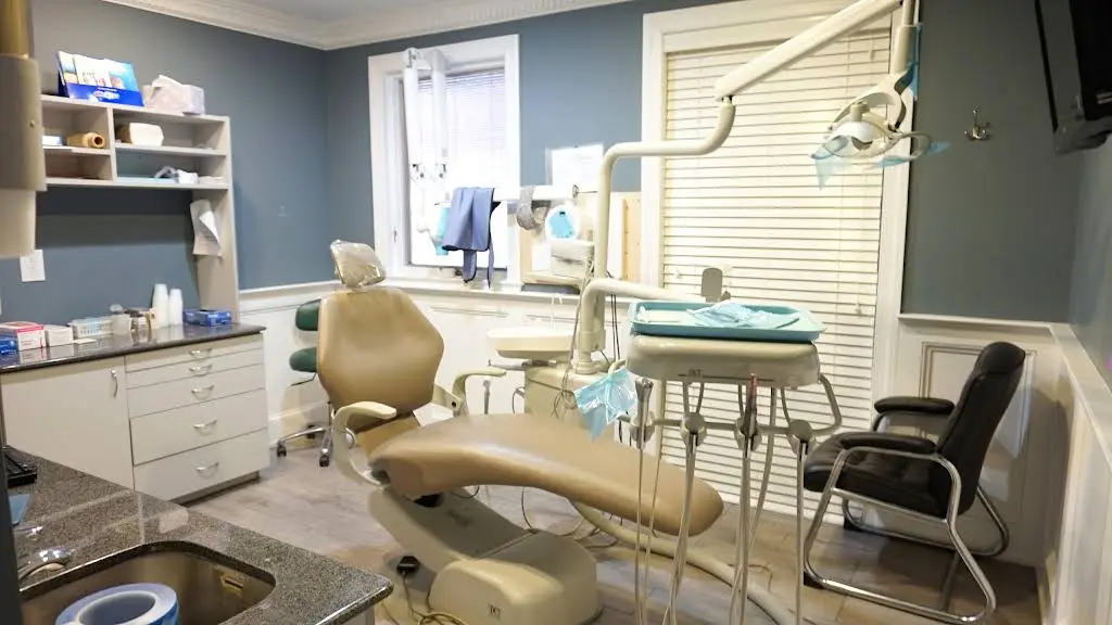 Allied Orthodontics - Professional dental clinic exterior with modern facilities