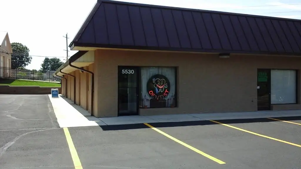 Mark E Rickards DDS - Professional dental clinic exterior with modern facilities