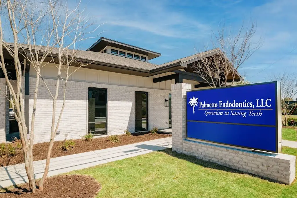 Palmetto Endodontics - Professional dental clinic exterior with modern facilities