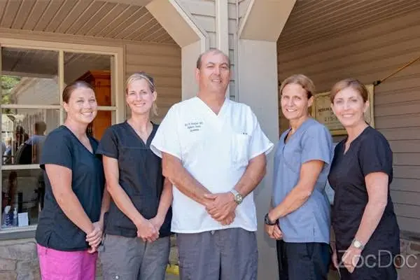 Richboro Dental Excellence: Eric Shantzer, DDS - Professional dental clinic exterior with modern facilities