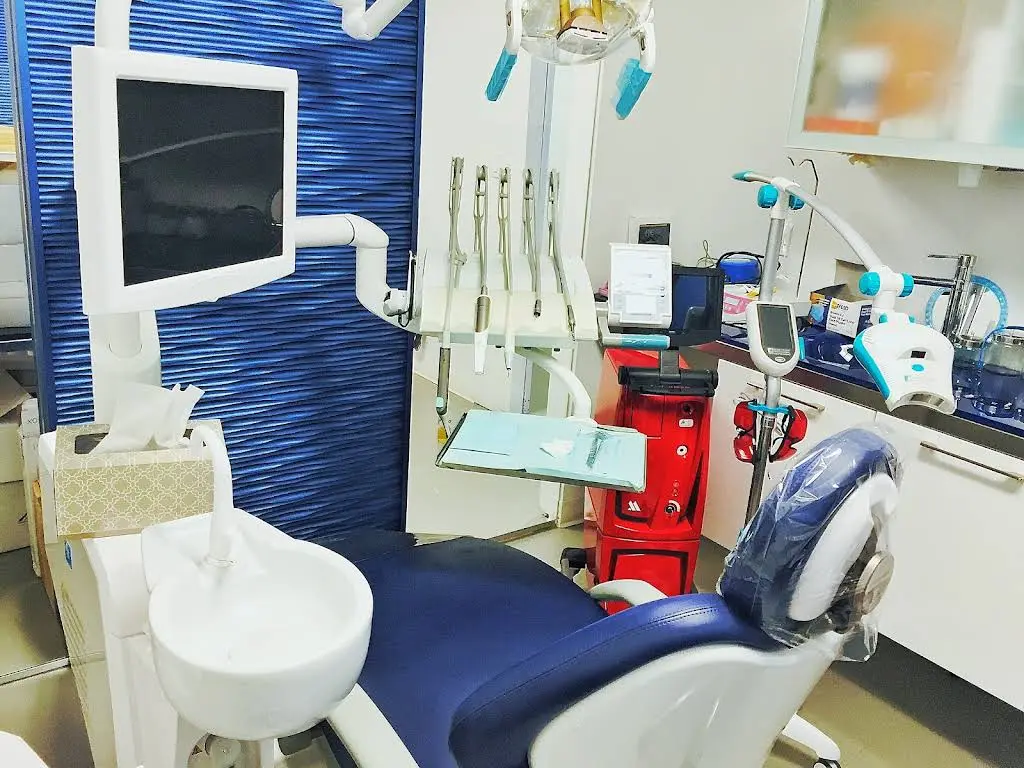 Noah Smile Group - Professional dental clinic exterior with modern facilities