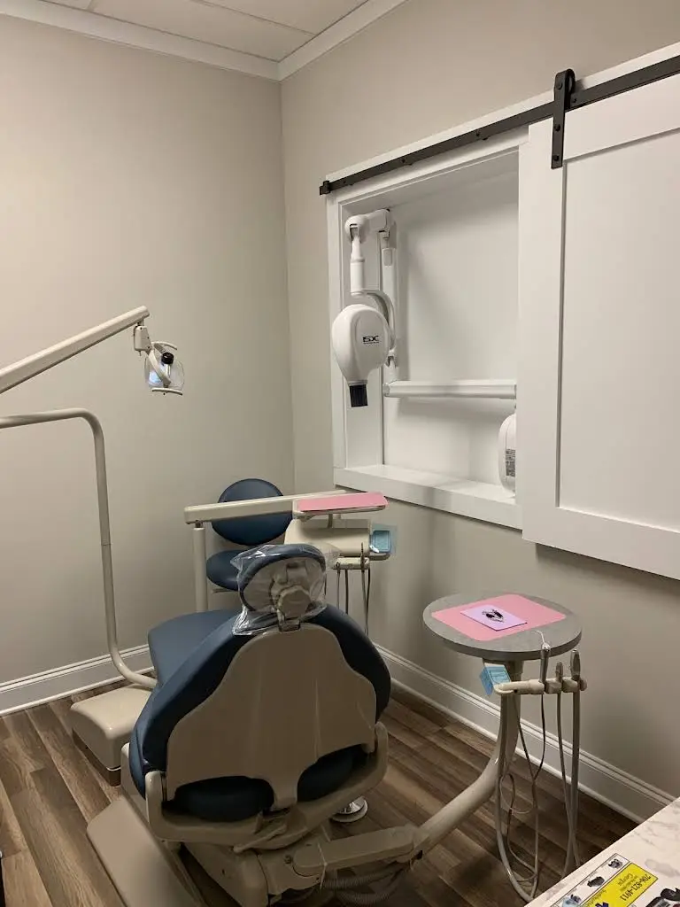 Manhiani Dental - Professional dental clinic exterior with modern facilities