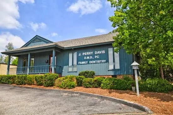 Davis & Ferguson Family Dentistry - Professional dental clinic exterior with modern facilities