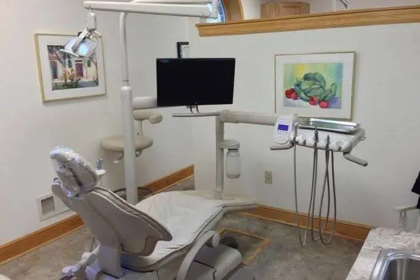 Donald A. Tucker, DDS - Professional dental clinic exterior with modern facilities
