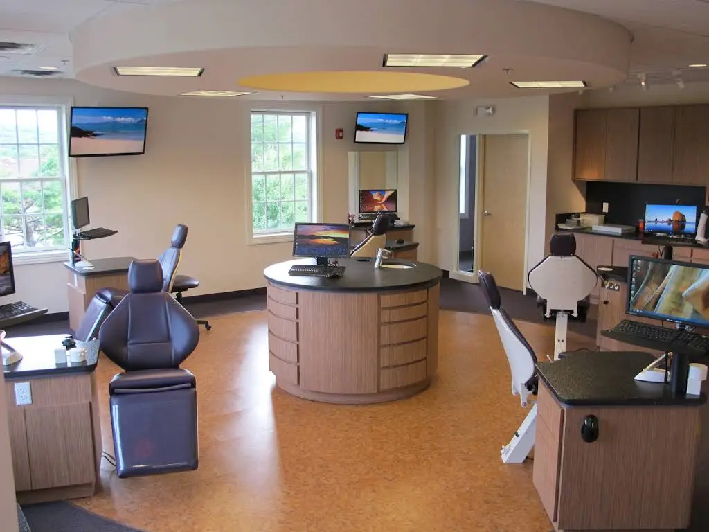 Menker Braces - Professional dental clinic exterior with modern facilities