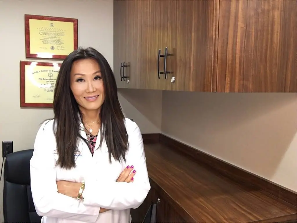 Summit Dentist - Professional dental clinic exterior with modern facilities