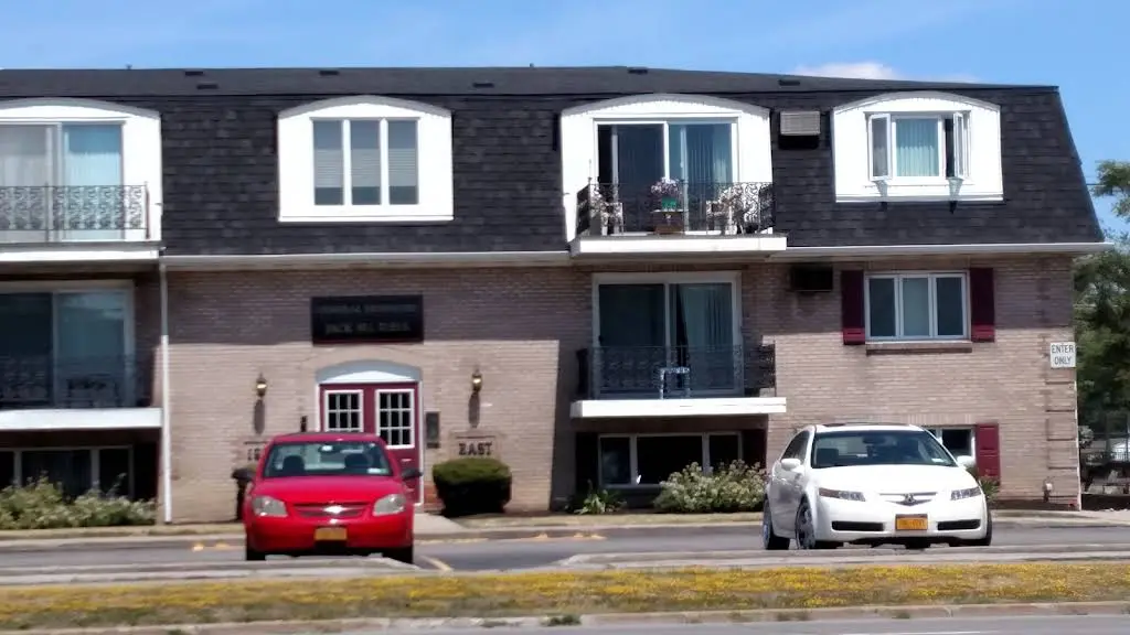 Seneca Ridge Dental Northtowns - Professional dental clinic exterior with modern facilities