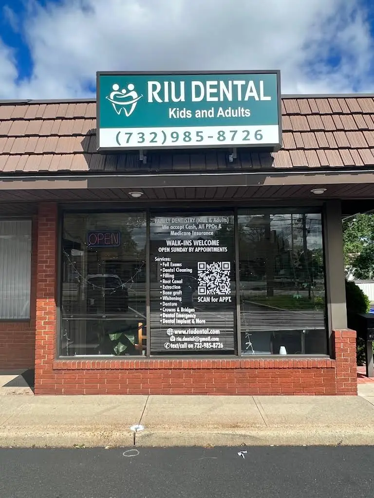 Riu Dental - Professional dental clinic exterior with modern facilities