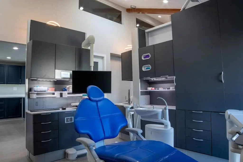Mountainside Family Dental - Professional dental clinic exterior with modern facilities