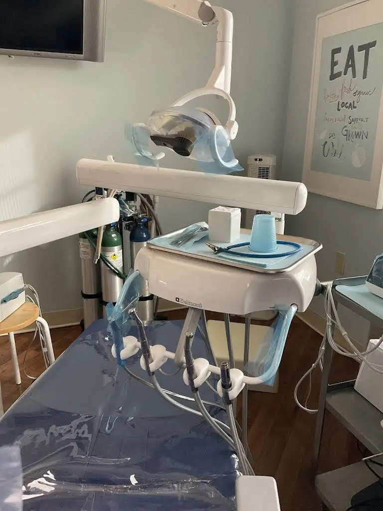 Livingston Advanced Dentistry - Professional dental clinic exterior with modern facilities