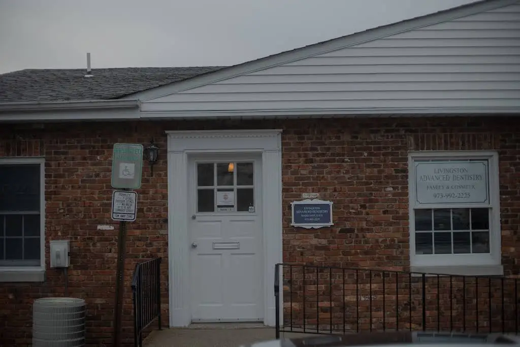 Livingston Advanced Dentistry - Professional dental clinic exterior with modern facilities