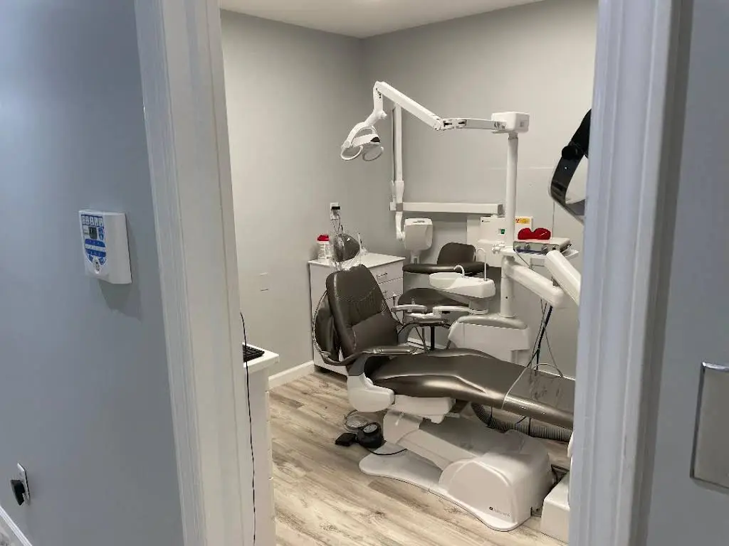 Dental Associates of Livingston - Professional dental clinic exterior with modern facilities