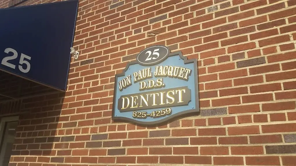 Jacquet Family Dental / Dr. Jon Paul Jacquet - Family Dentistry - Professional dental clinic exterior with modern facilities