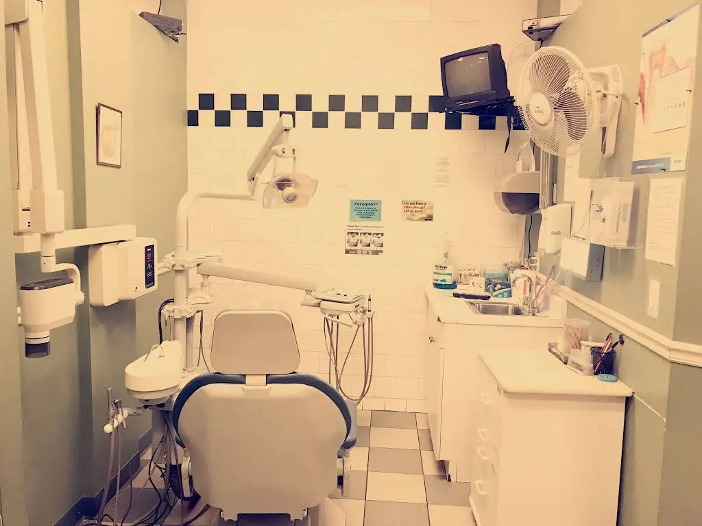 Fourth Avenue Dental - Professional dental clinic exterior with modern facilities