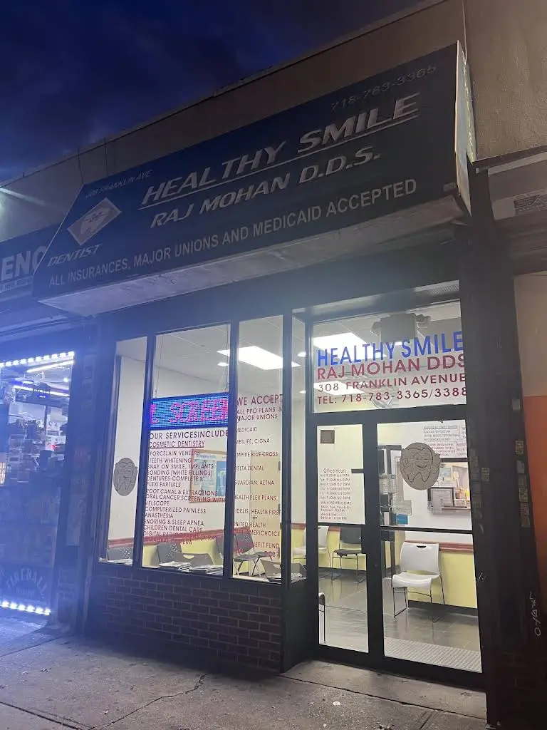 Healthy Smile - Professional dental clinic exterior with modern facilities