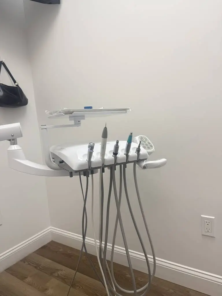 DELUXE DENTAL - Professional dental clinic exterior with modern facilities