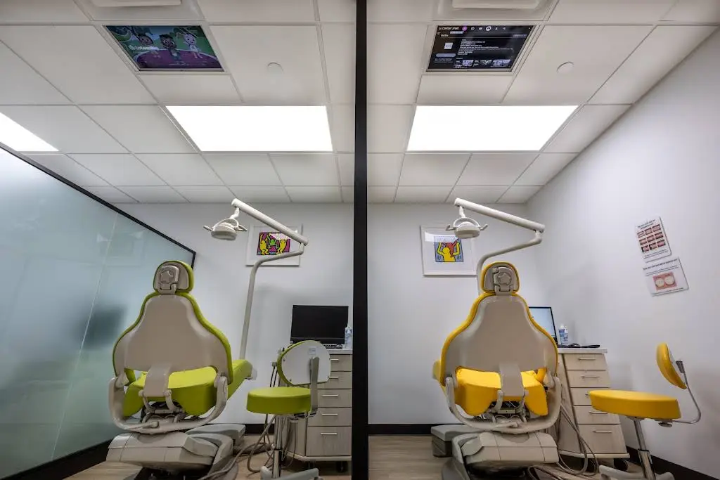 Little Tooth Pediatric Dentistry - Professional dental clinic exterior with modern facilities