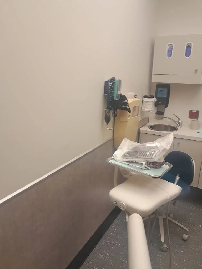ECMC Dental - Grider Street - Professional dental clinic exterior with modern facilities