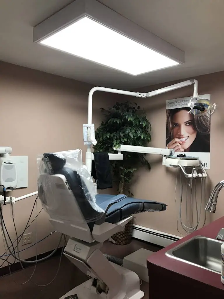 Derkasch Dental Health Associates - Professional dental clinic exterior with modern facilities