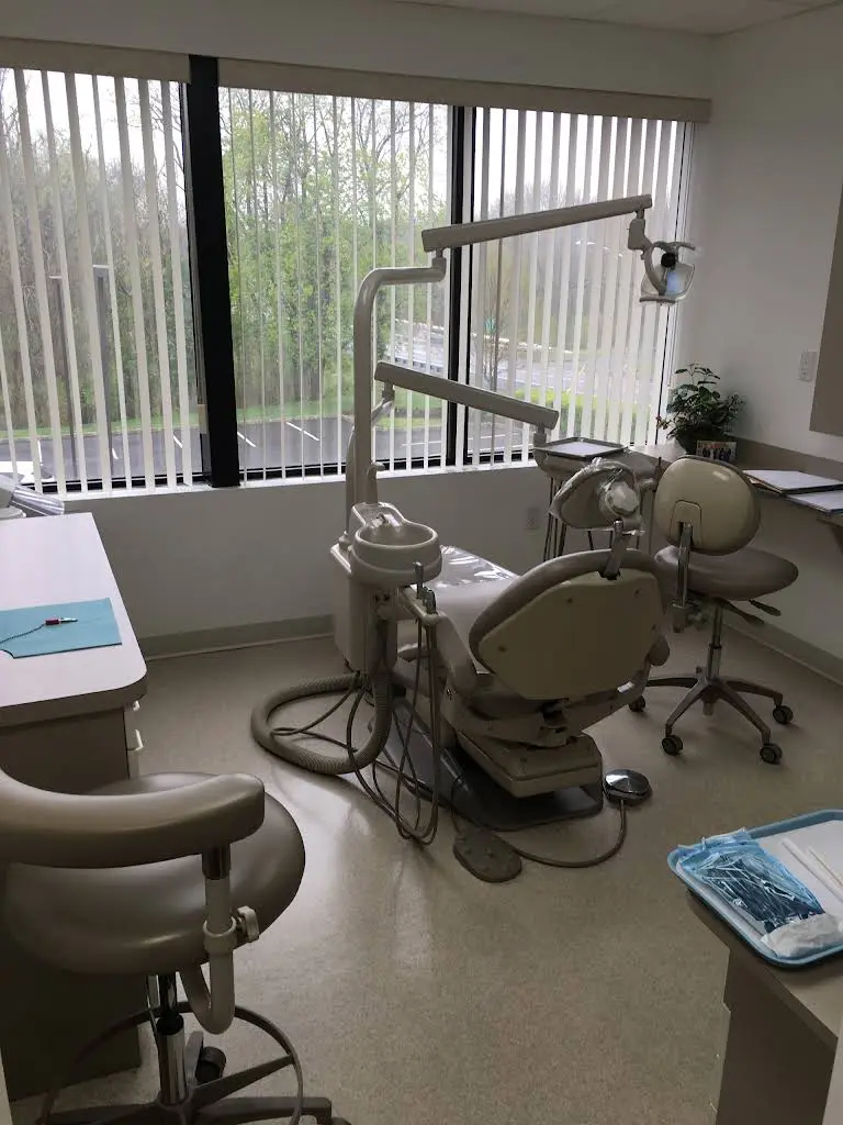 Ira S. Rosen, D.M.D. - Professional dental clinic exterior with modern facilities