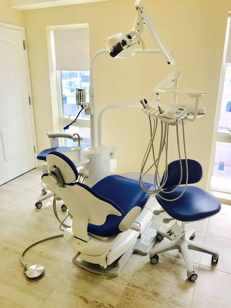 Inna Goykman-Amir DDS - Professional dental clinic exterior with modern facilities