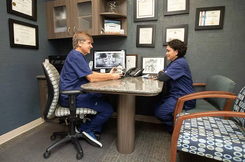 Gregory S. Liss, DDS - Professional dental clinic exterior with modern facilities