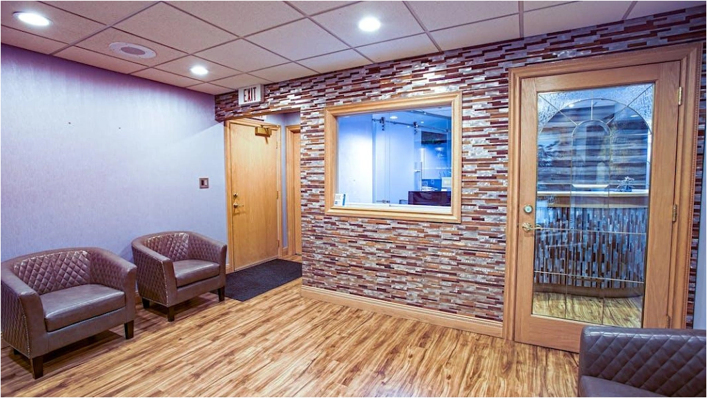 Summerhill Dental Excellence: Dr. Roger Lerner - Professional dental clinic exterior with modern facilities