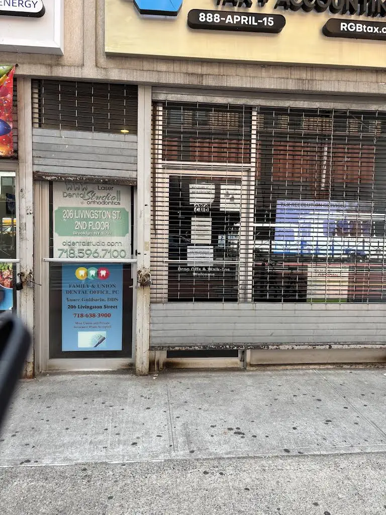 Family & Union Dental Office, PC - Professional dental clinic exterior with modern facilities
