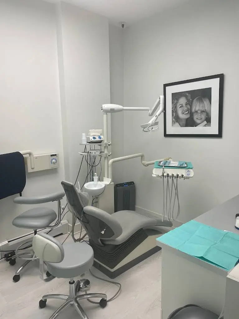 Eurodental Studio - Professional dental clinic exterior with modern facilities