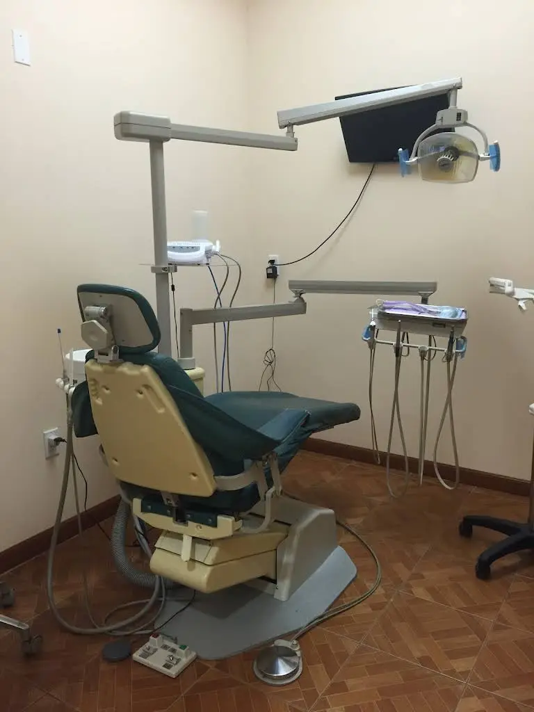Brighton Dental Office: Broitman Zvi DDS - Professional dental clinic exterior with modern facilities
