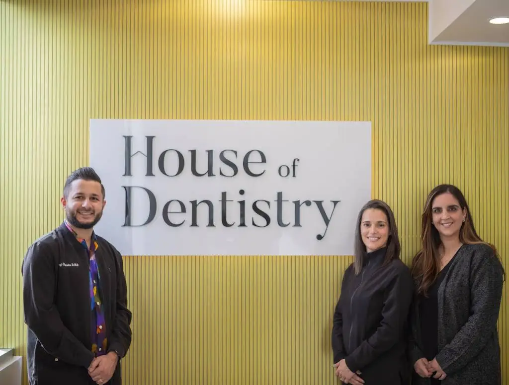 House of Dentistry - Professional dental clinic exterior with modern facilities