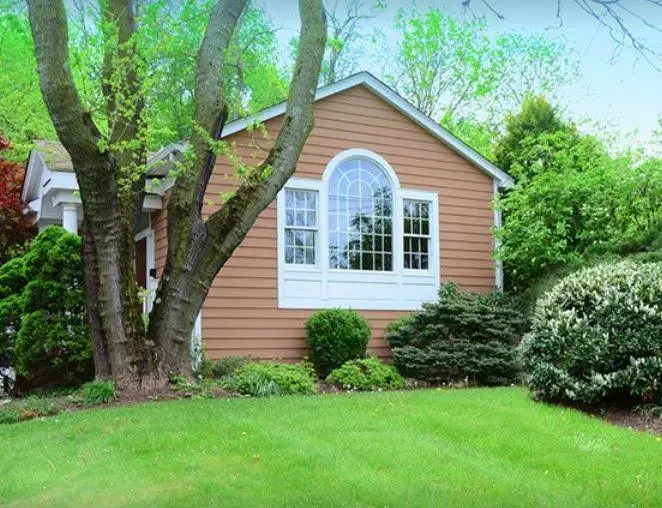 Mondovi Dental - Professional dental clinic exterior with modern facilities