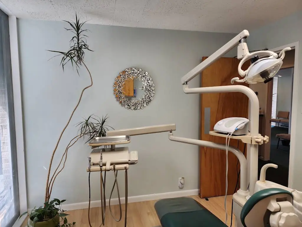 Bright Smile Family Dentistry - Professional dental clinic exterior with modern facilities
