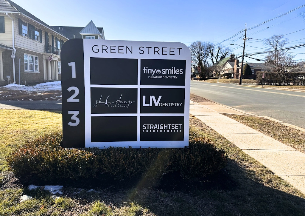 LIV Dentistry - Woodbridge - Professional dental clinic exterior with modern facilities
